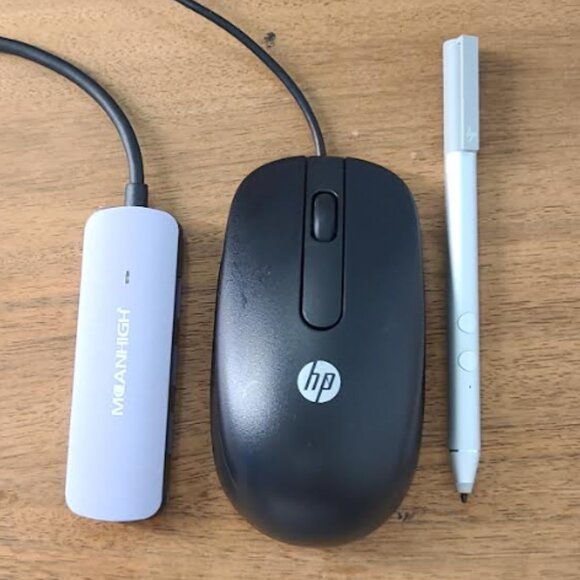 Dark Grey/Rose Gold HP Spectre x360 Convertible Laptop (+Pen, HP Mouse, USB hub) - Picture 9 of 17